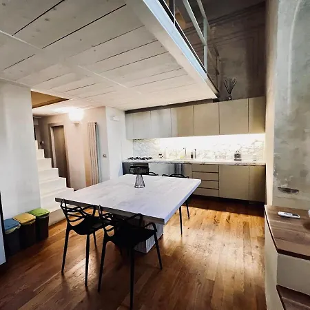 Retro Revival Loft In شقة