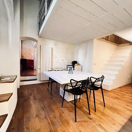 Retro Revival Loft In Apartment Arezzo