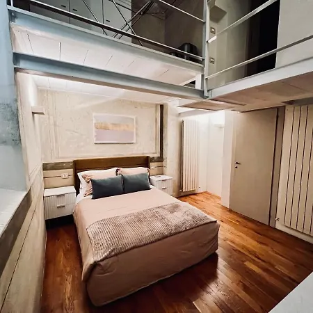 Retro Revival Loft In Apartment Arezzo