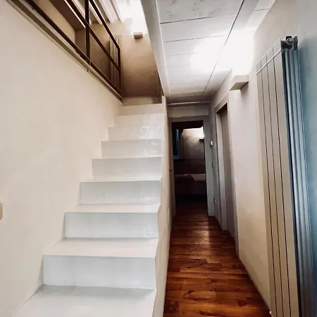 Retro Revival Loft In Arezzo